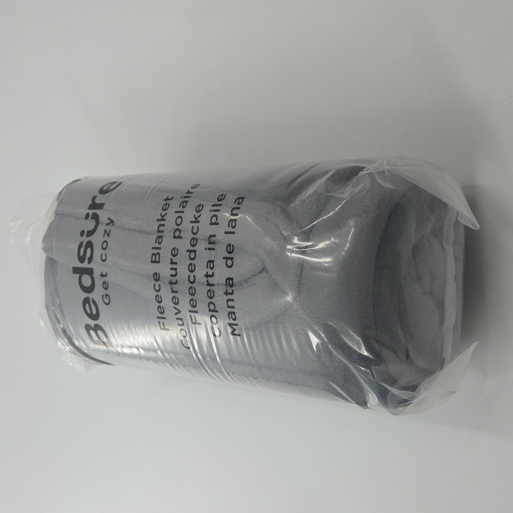Cozy Gray Fleece Throw Blanket New - Picture 16 of 16